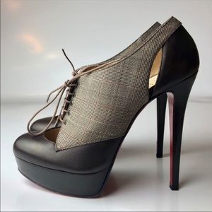Christian Louboutin Gilet Lace up Tweed pump